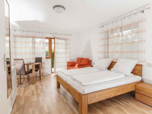 Ένα ή περισσότερα κρεβάτια σε δωμάτιο στο Gästehaus Schechter