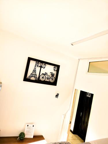 a picture hanging on a wall in a room at Guest House del Valle in Mexico City