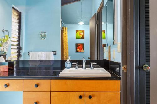 En eller flere senge i et værelse på Walua Oasis Private Pool with Ocean Views