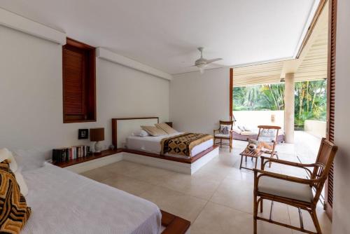 Charming 5BR Villa at Mesa de Yeguasにあるベッド