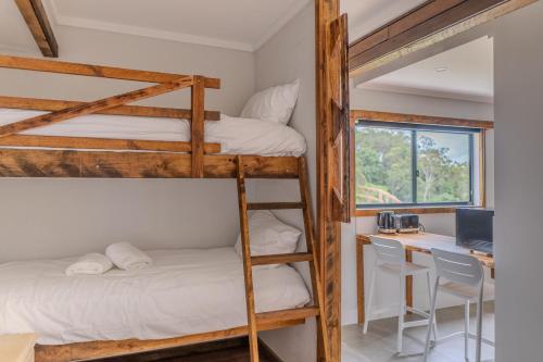 Ένα ή περισσότερα κρεβάτια σε δωμάτιο στο Mount Mee Country Lodge