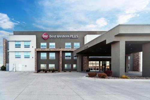 un miglior edificio occidentale più uffici con parcheggio di Best Western Plus Ogallala Inn a Ogallala