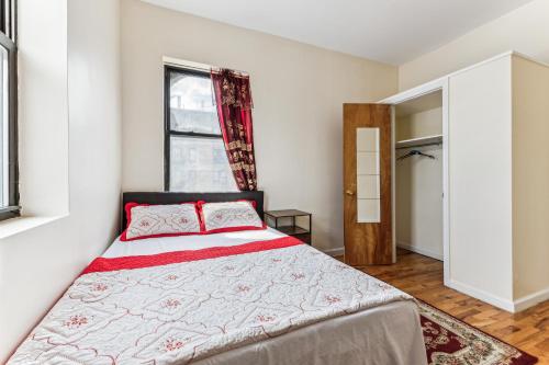 Katil atau katil-katil dalam bilik di Empire Blvd Guest House