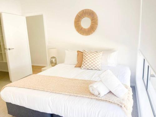 Ένα ή περισσότερα κρεβάτια σε δωμάτιο στο Villa 1 - Luxury Stay in Gobbagombalin