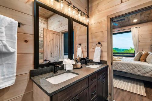 New Explorer's Hideaway,Mtn View, Firepit,Upscale photo 3