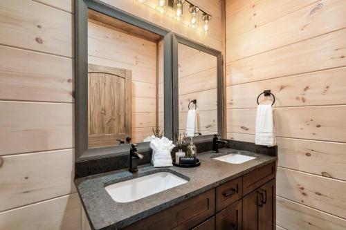 New Explorer's Hideaway,Mtn View, Firepit,Upscale photo 88