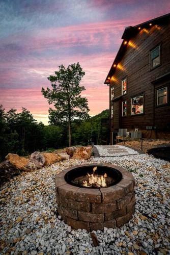New Explorer's Hideaway,Mtn View, Firepit,Upscale photo 89