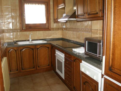 Kuchyň nebo kuchyňský kout v ubytování Apartamentos Ca de Marti