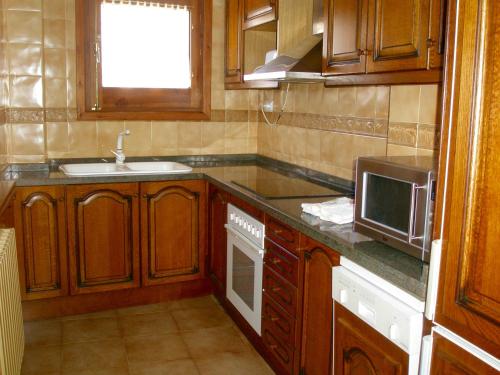 Kuchyň nebo kuchyňský kout v ubytování Apartamentos Ca de Marti