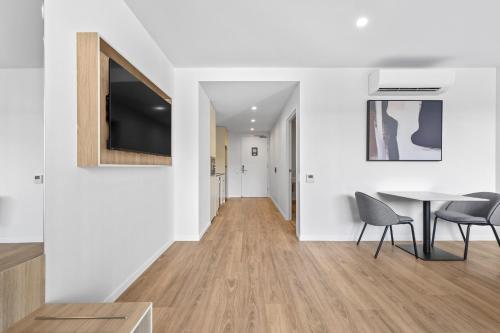 Rambla at Story Houseにあるテレビまたはエンターテインメントセンター