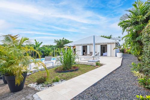 Villa con jardín y casa en Somptueuse Villa Sugar Cane, en Le Moule