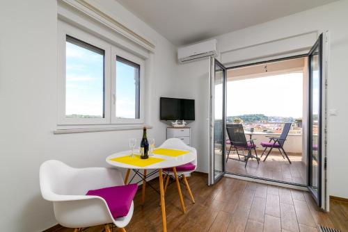 Family-friendly apartments with swimming pool Pula - 23595