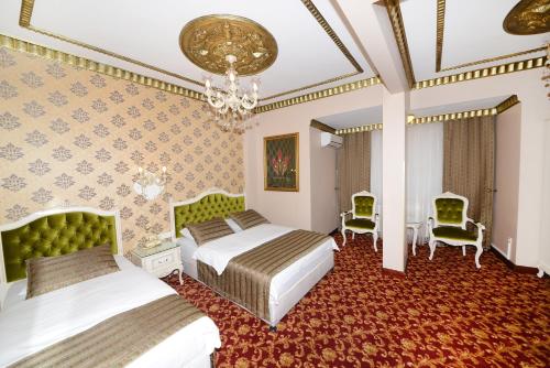 A seating area at Hotel Grand Umit