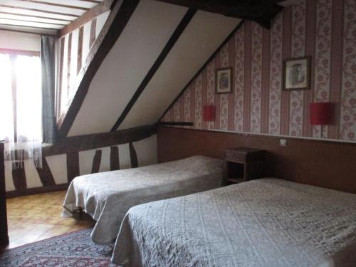 a bedroom with two beds in a attic at Hôtel Stella in Paris