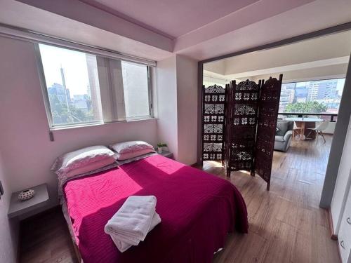 Una cama o camas en una habitación de Absolute BEST location in CDMX