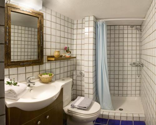 A bathroom at Amari Villas