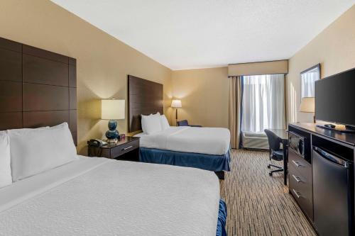 Кровать или кровати в номере Best Western New Albany