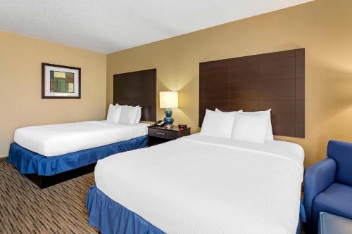 Кровать или кровати в номере Best Western New Albany