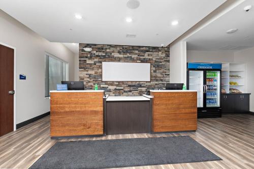 Køkken eller tekøkken på Holiday Inn Express Kansas City North Parkville by IHG