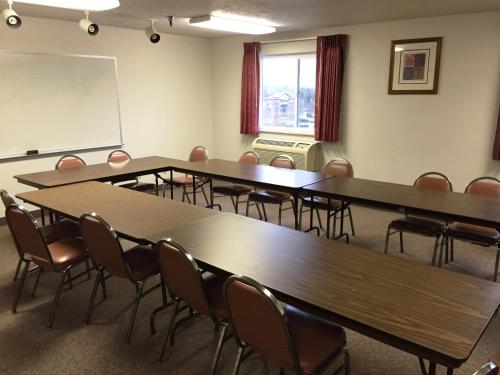 a classroom with tables and chairs and a whiteboard at Motel 6-Wilsonville, OR - Portland in Wilsonville