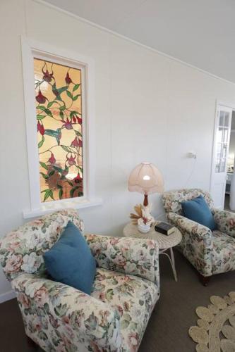 Posezení v ubytování Homely 2-Bed Cottage Near Tenterfield Centre