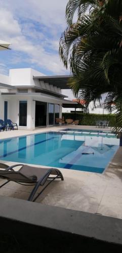 Espectacular Casa Campestre entre Giradot-Espinal