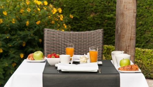 a black table with food and drinks on it at B&B Colombe Blanche in Knokke-Heist