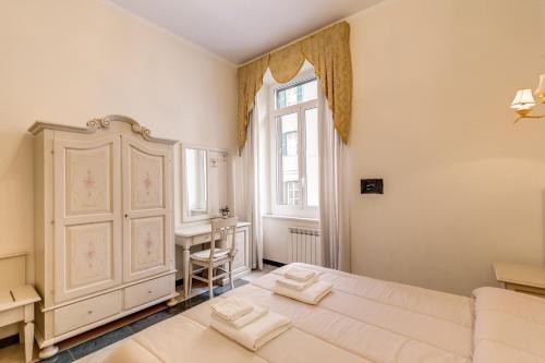 Postel nebo postele na pokoji v ubytování Cambridge Hotel