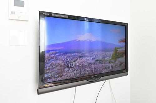 a television screen with a picture of a mountain at JING HOUSE京成高砂駅5分豪華一戸建て最大8人成田羽田直通無料駐車浅草スカイツリー近くtokyo narita in Tokyo