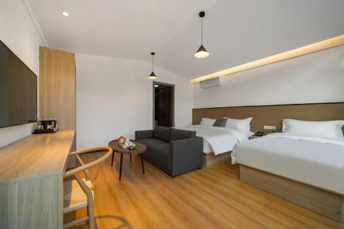 Katil atau katil-katil dalam bilik di Xiamen Wujing Mountain and Sea View Hotel