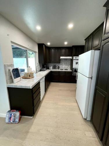 Gallery image of Bright, Stylish 4BD Modern House with Private Pool in Los Angeles