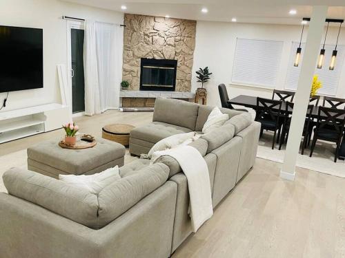 Gallery image of Bright, Stylish 4BD Modern House with Private Pool in Los Angeles