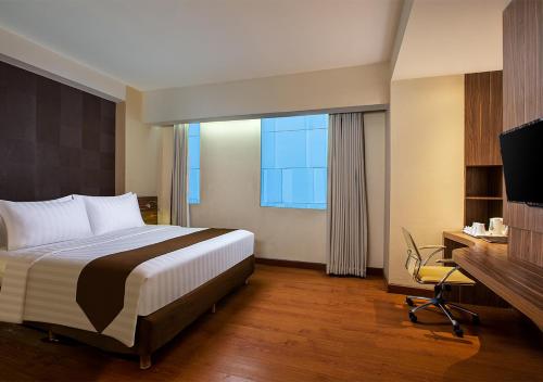 Postel nebo postele na pokoji v ubytování PRIME PARK Hotel & Convention Pekanbaru