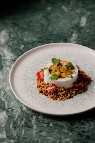 Comida en o cerca de este hotel