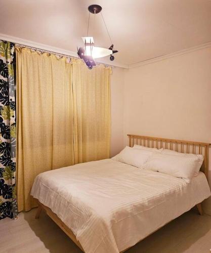 a bedroom with a bed and a window with a ceiling at The best trip of my life at Suwon Haenggung, 4 people, Changnyongmun, relaxation, love stay, essence of Airbnb, beam TV, healing and love stay in Suwon