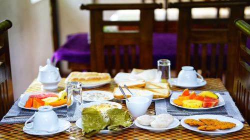 Comida en la habitación en casa particular o alrededores