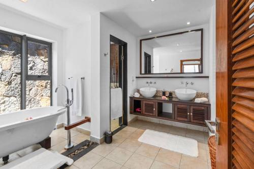 Un baño de Villa Eden Rock by IHR