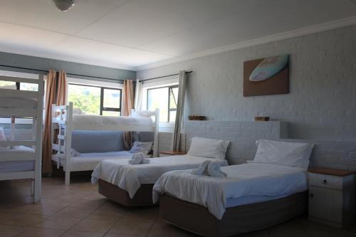 Кровать или кровати в номере Pili Pili Beach Cabanas