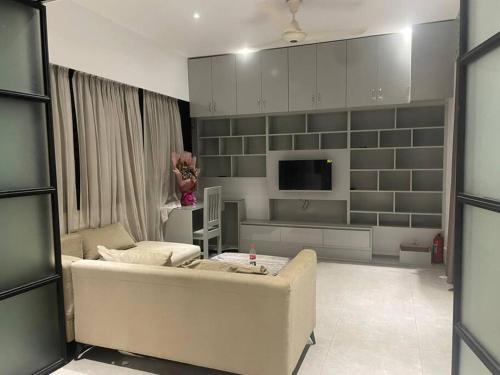 1BR Studio with Rooftop Access