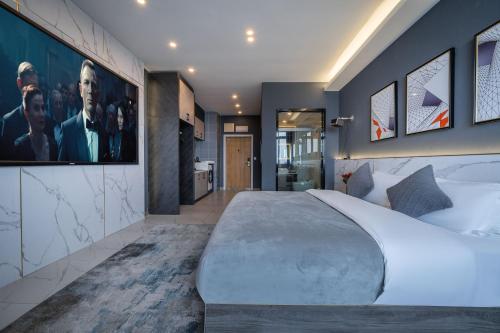 Yunmu International Hotel Chongqing Jiefangbei Pedestrian Street Branchにあるテレビまたはエンターテインメントセンター