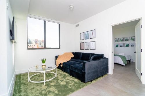 Χώρος καθιστικού στο Stylish 2BR Miami Retreat Mins to Wynwood and Brickell