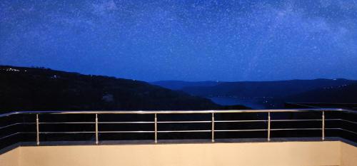 a view of the night sky from a balcony at Thalaiva Villa by Hillstayion in Panchgani