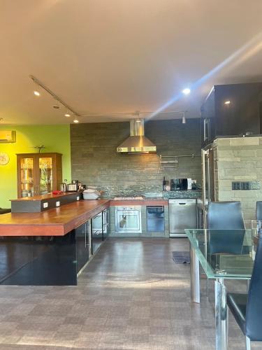 Una cocina o cocineta en Plantation View, Wang Nam Khiao