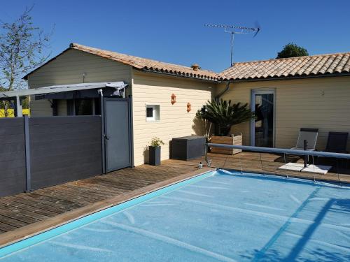 a house with a swimming pool in front of a house at entre terre et mer in Sainte-Soulle