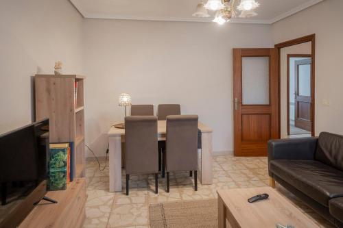 a living room with a table with chairs and a couch at Casa Tilde in Matapozuelos