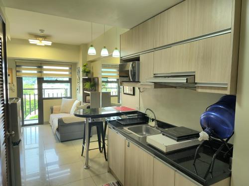 Kuchyň nebo kuchyňský kout v ubytování 1 BR with Balcony with Netflix at Horizons 101 Cebu City