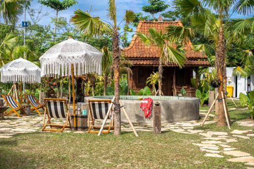 a group of chairs and a table in a yard at Salty Siesta Stays in Selong Belanak