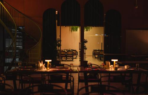 Cosmos Westend City Centreにあるレストランまたは飲食店