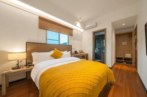 Katil atau katil-katil dalam bilik di Xiamen Wujing Mountain and Sea View Hotel