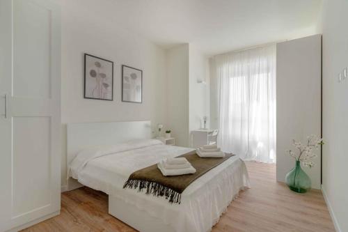 Vibrant Navigli block Apt with AirCondition Porta Genova M2